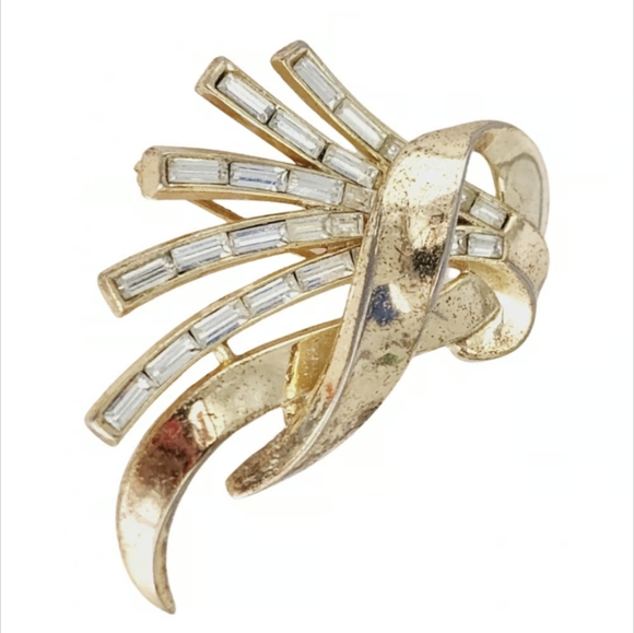 TRIFARI PAT PEND PIN BROOCH SIGNED VINTAGE Signed, GOLD, GOLD PLATED, Jewelry - Picture 5 of 7